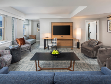 Hilton Milwaukee Plaza Suite